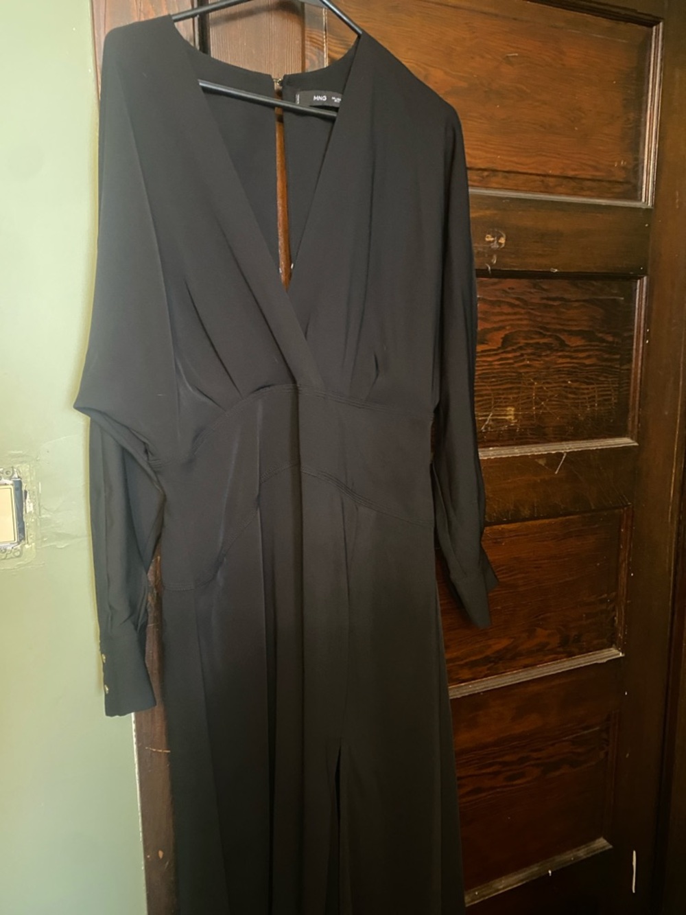 Mango Black Long-Sleeve V-Neck evening Dress!